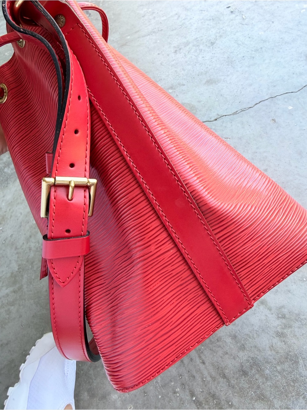 Red Louis Vuitton Drawstring Bucket Bag - Picture 11 of 14